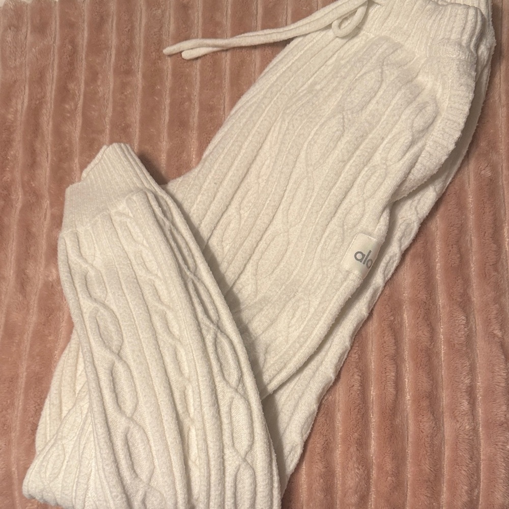 ALO Yoga White Cable Knit Cropped Pants